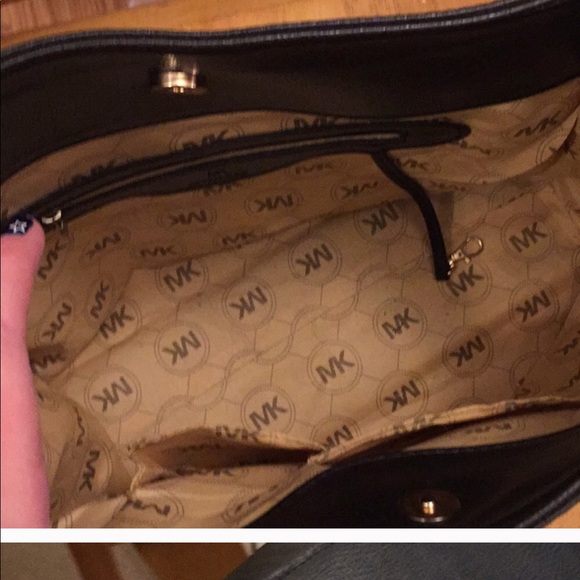 WATCH OUT. SELLIN FAKE mk for $72. - Picture 2 of 3